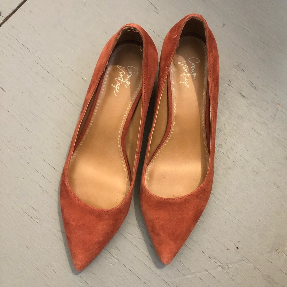 Crown Vintage suede pointed toe block heels